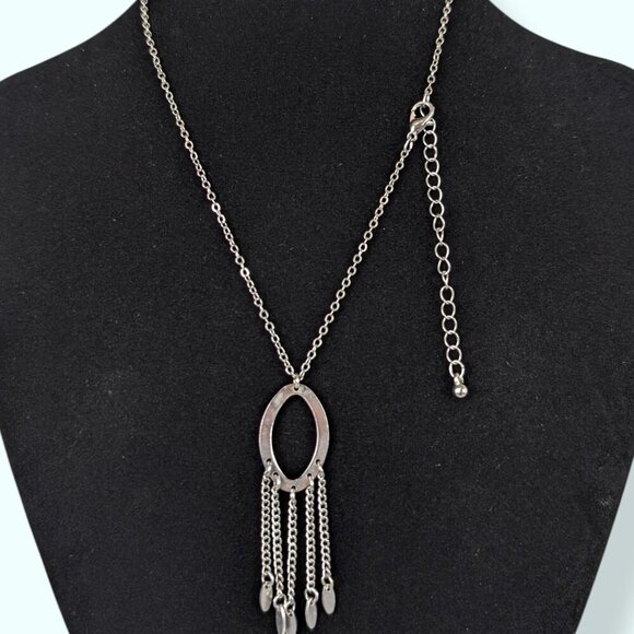 (2/$20) Dangling Oval Cut Out Pendant Necklace - Picture 4 of 5